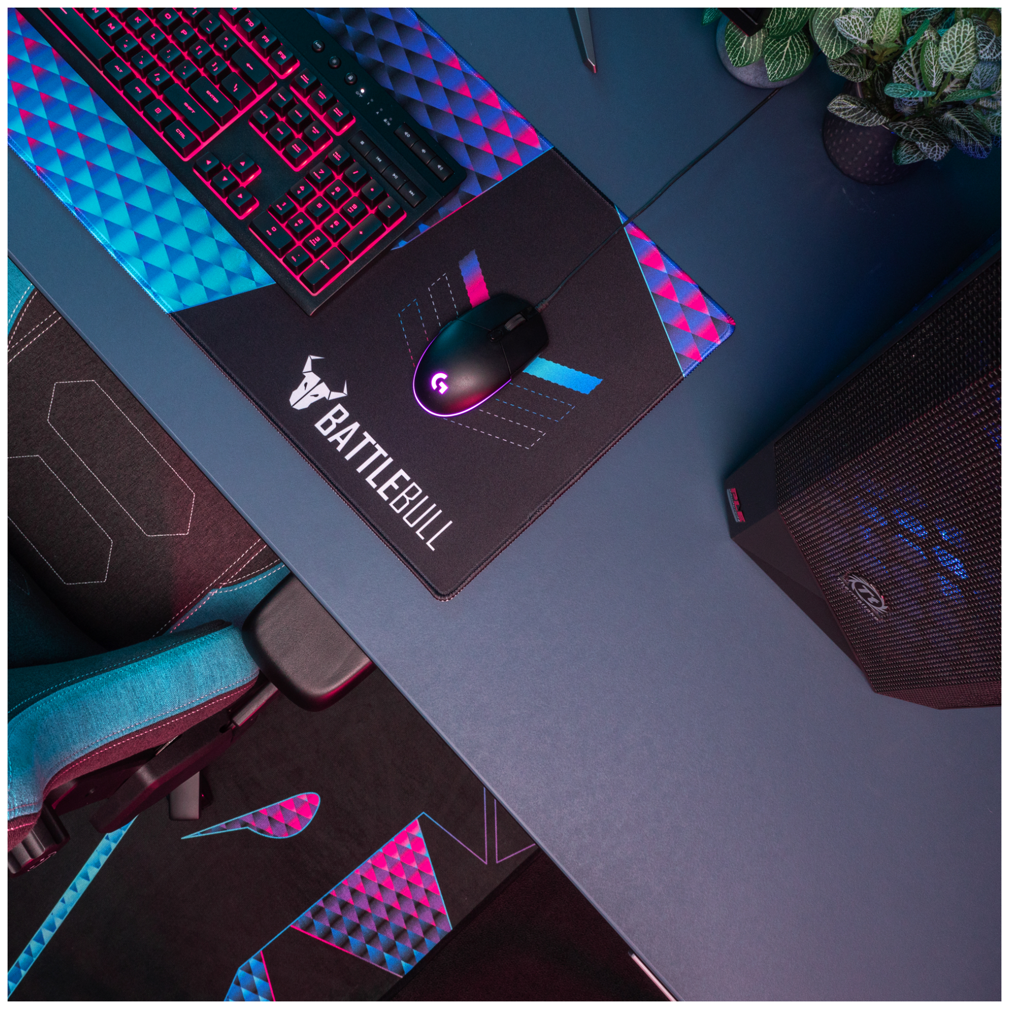 A large main feature product image of BattleBull Diamond Extended Mousepad - Dark